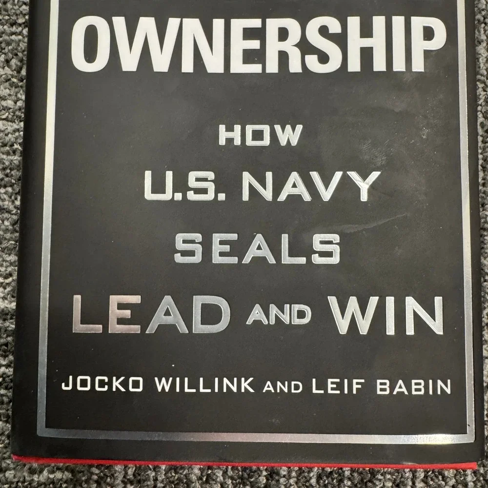 Extreme Ownership How US Navy SEALs Lead and Win Book Jocko Willink Leif Babin‎